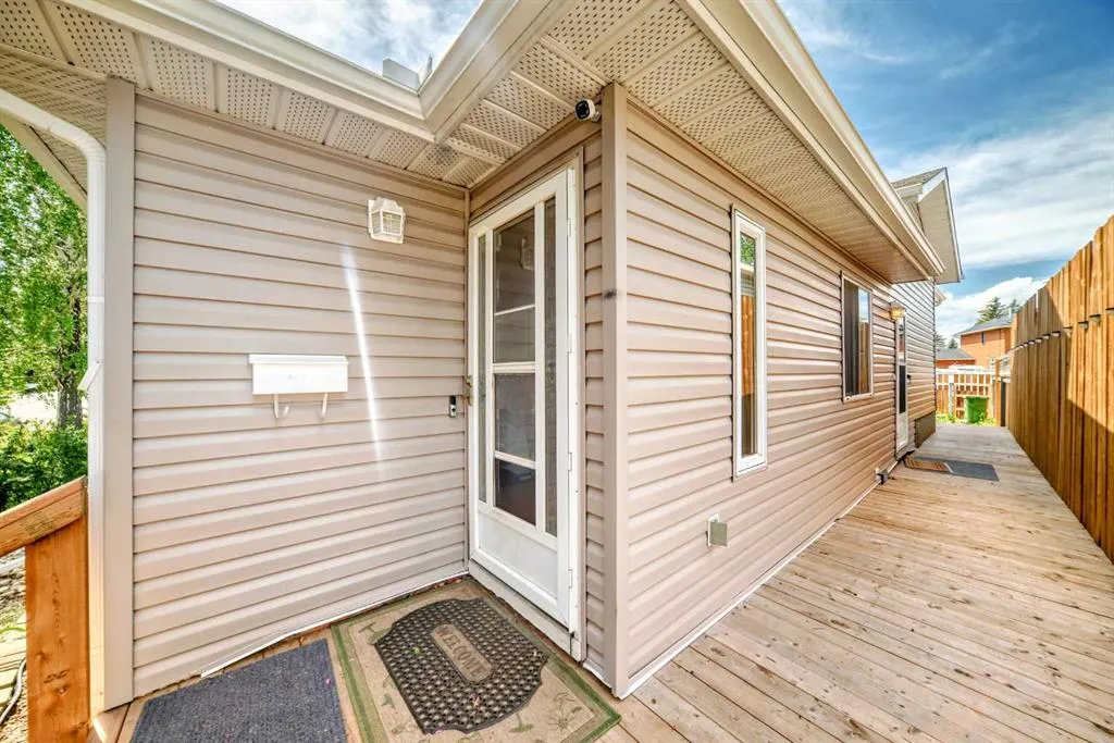 27 Martinview Crescent NE