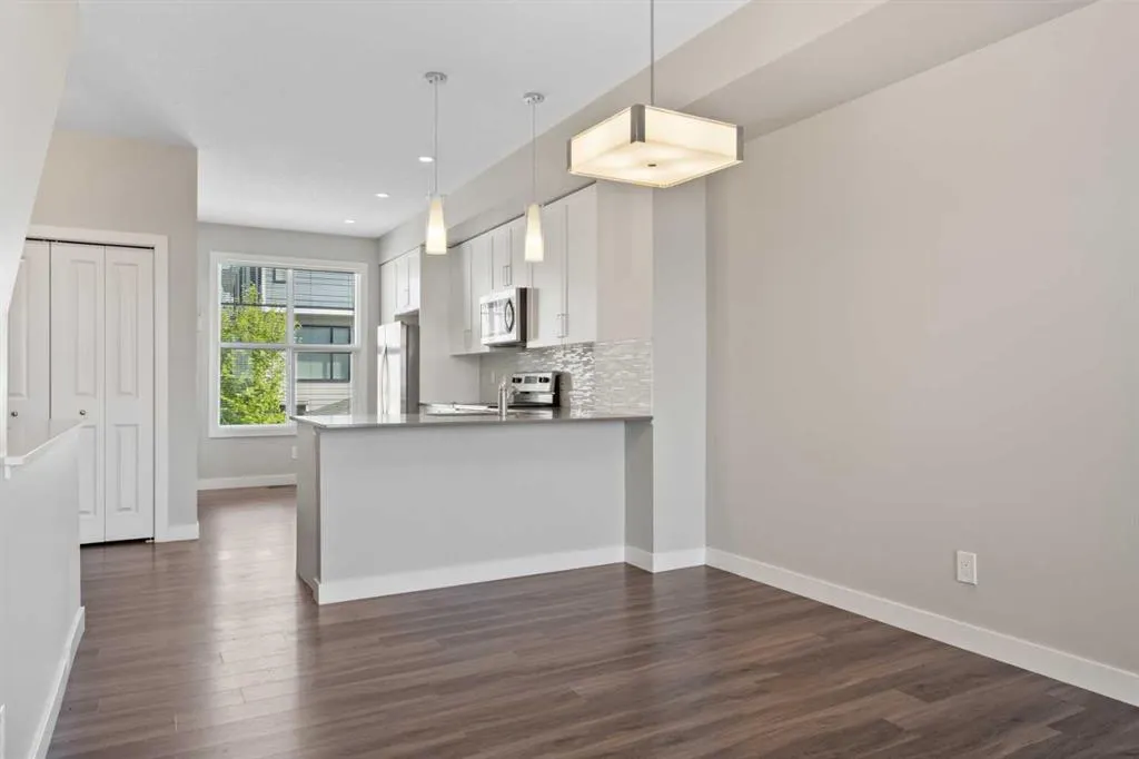 114 Seton Passage SE