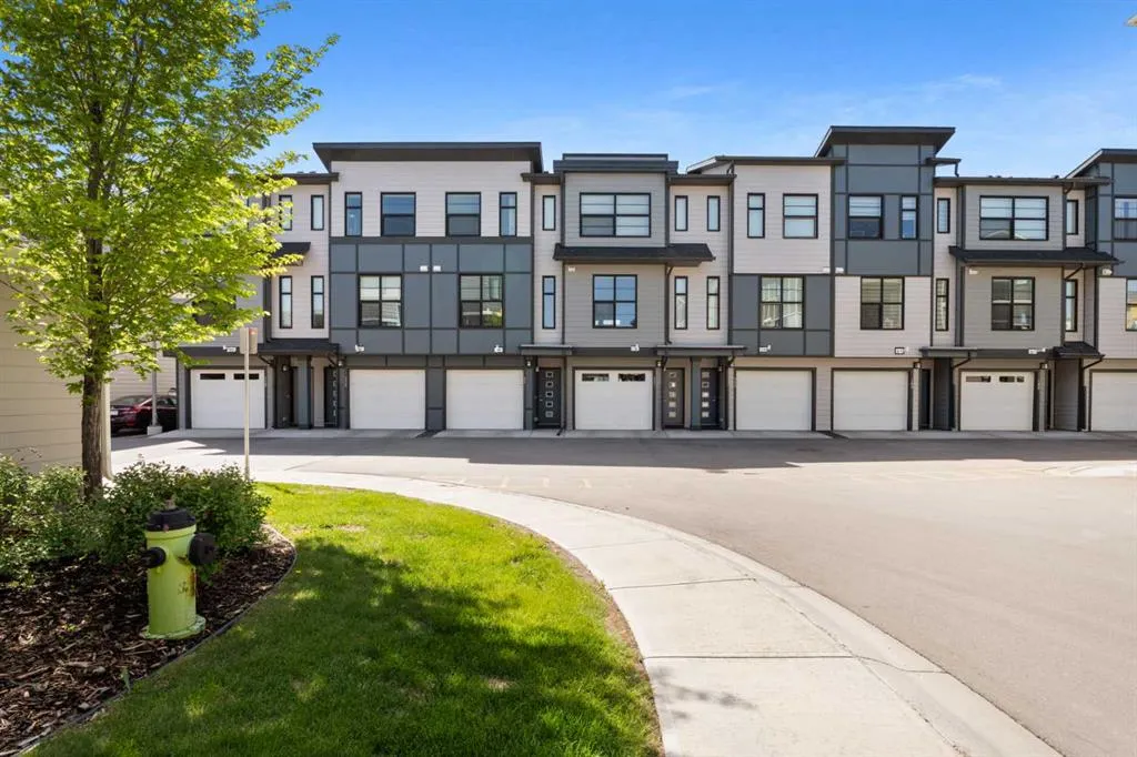 114 Seton Passage SE