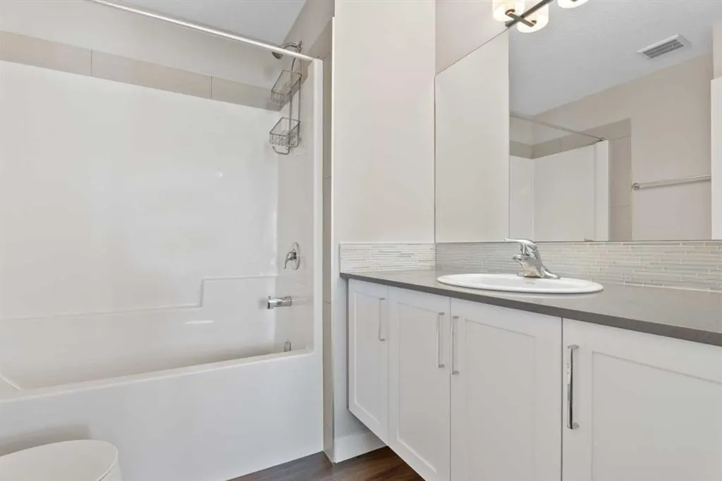 114 Seton Passage SE