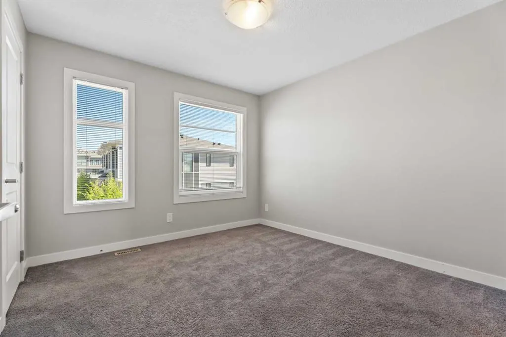 114 Seton Passage SE
