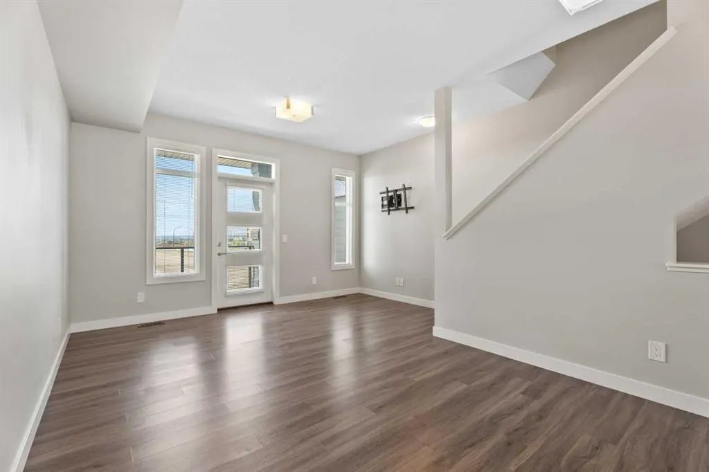 114 Seton Passage SE