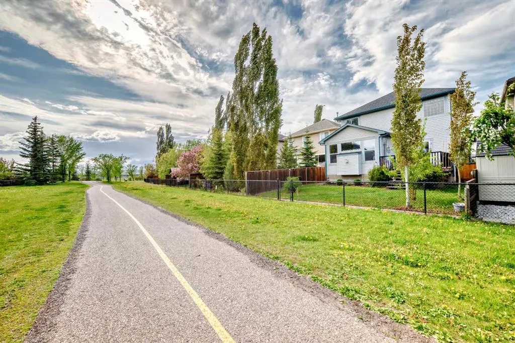 174 Brightonstone Landing SE