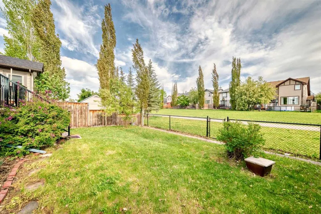 174 Brightonstone Landing SE
