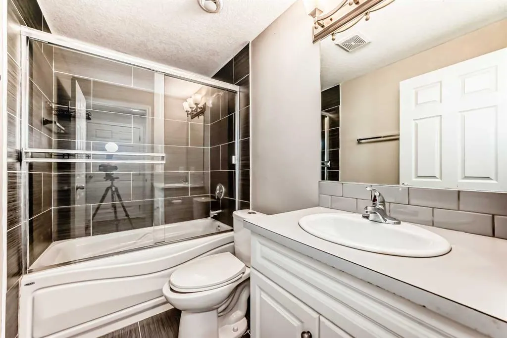 174 Brightonstone Landing SE