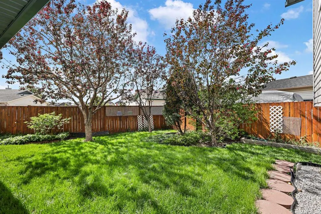 272 Saddlemead Road NE