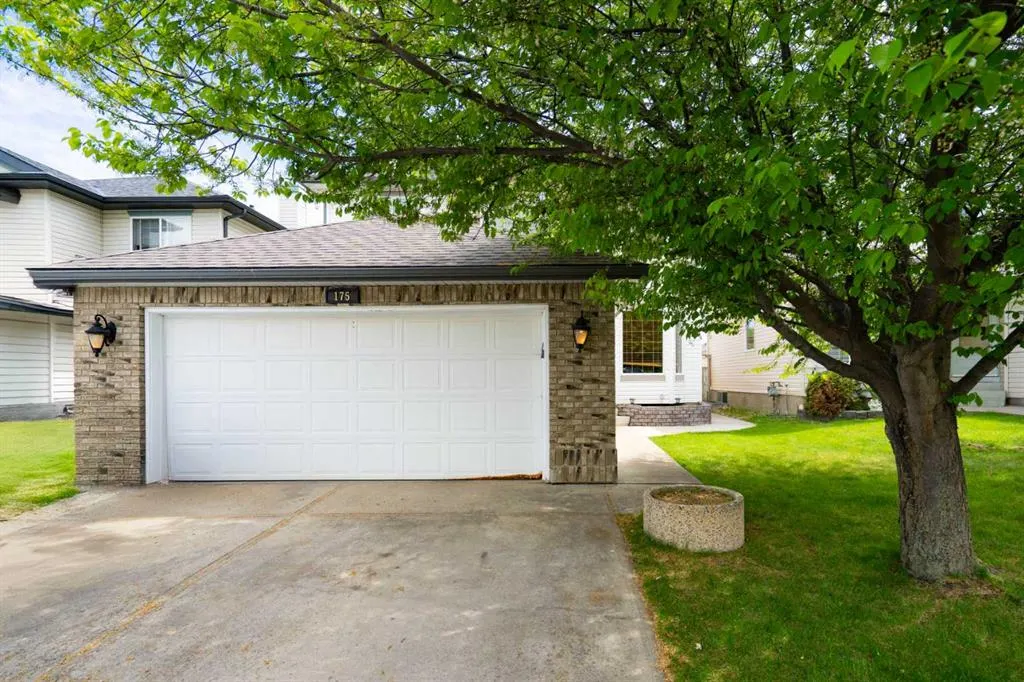 175 Panorama Hills Close NW