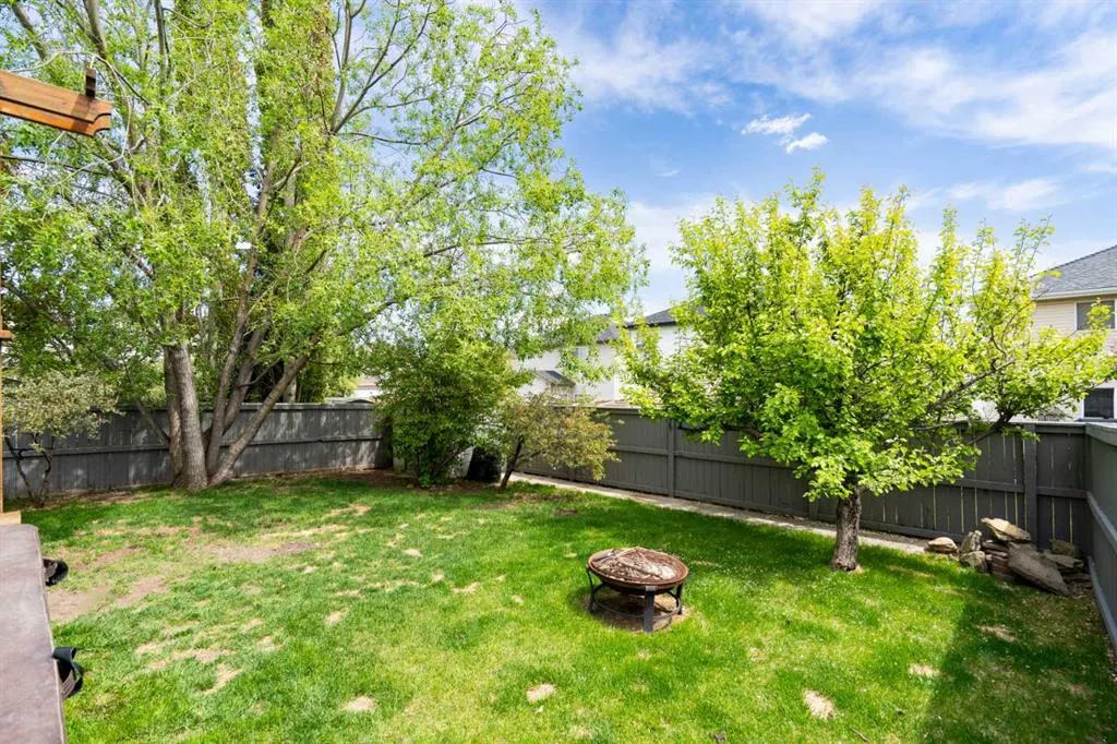 175 Panorama Hills Close NW