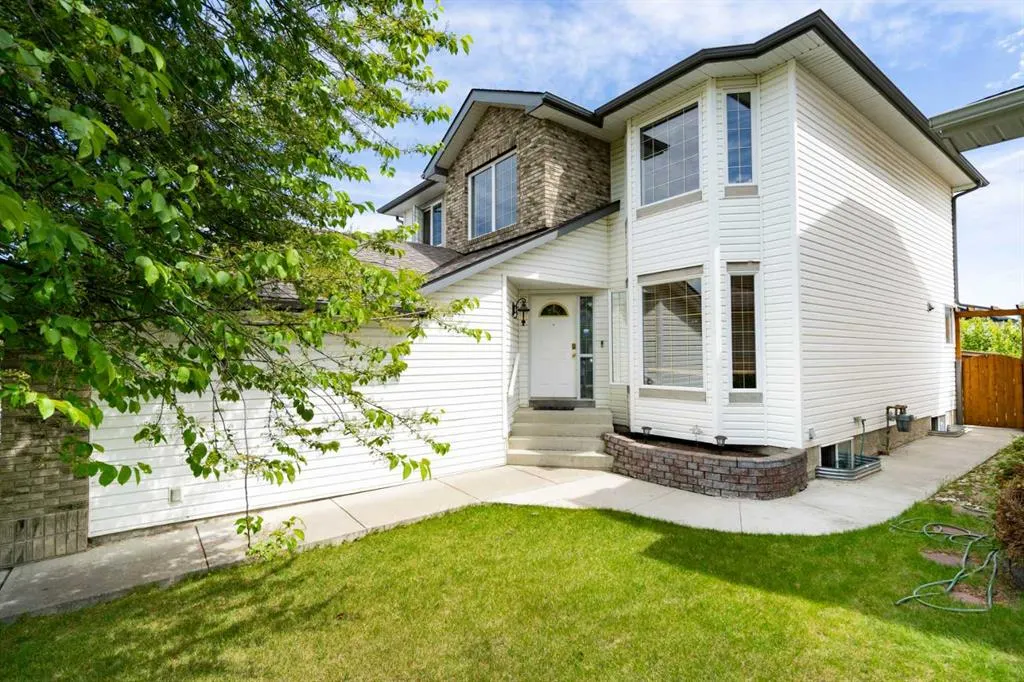 175 Panorama Hills Close NW