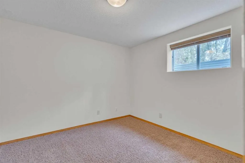 175 Panorama Hills Close NW