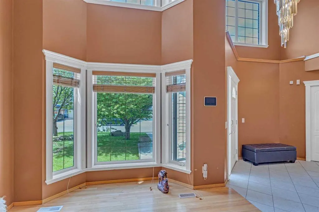 175 Panorama Hills Close NW