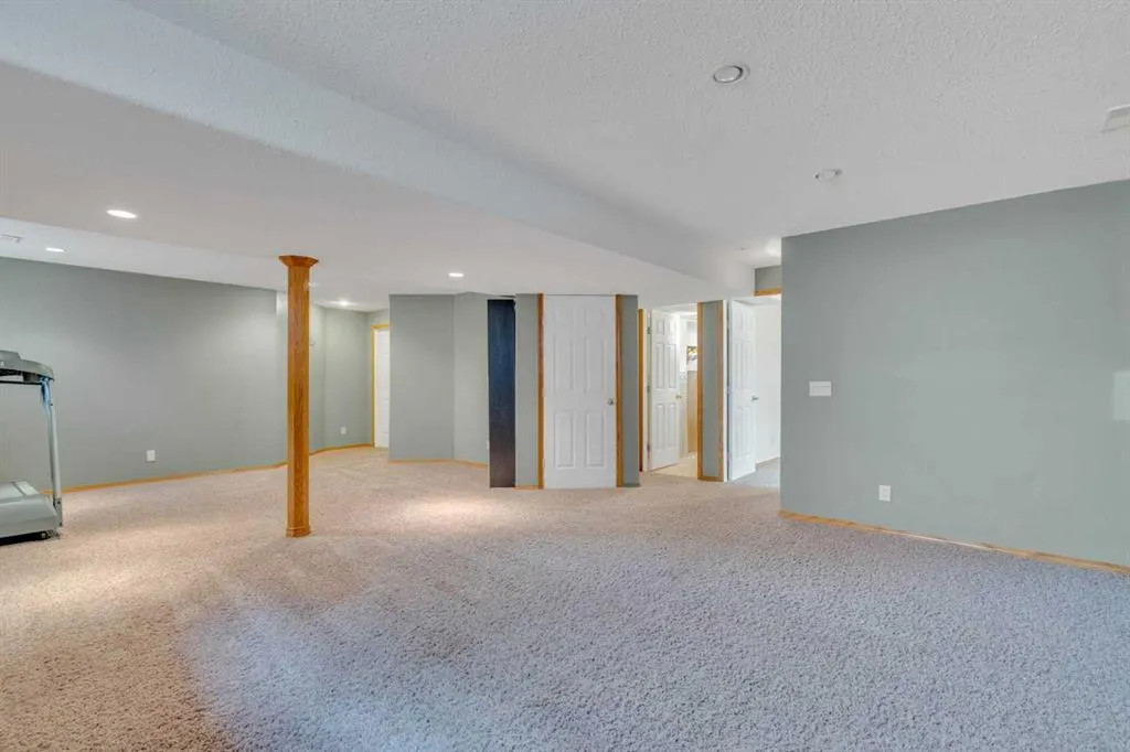 175 Panorama Hills Close NW