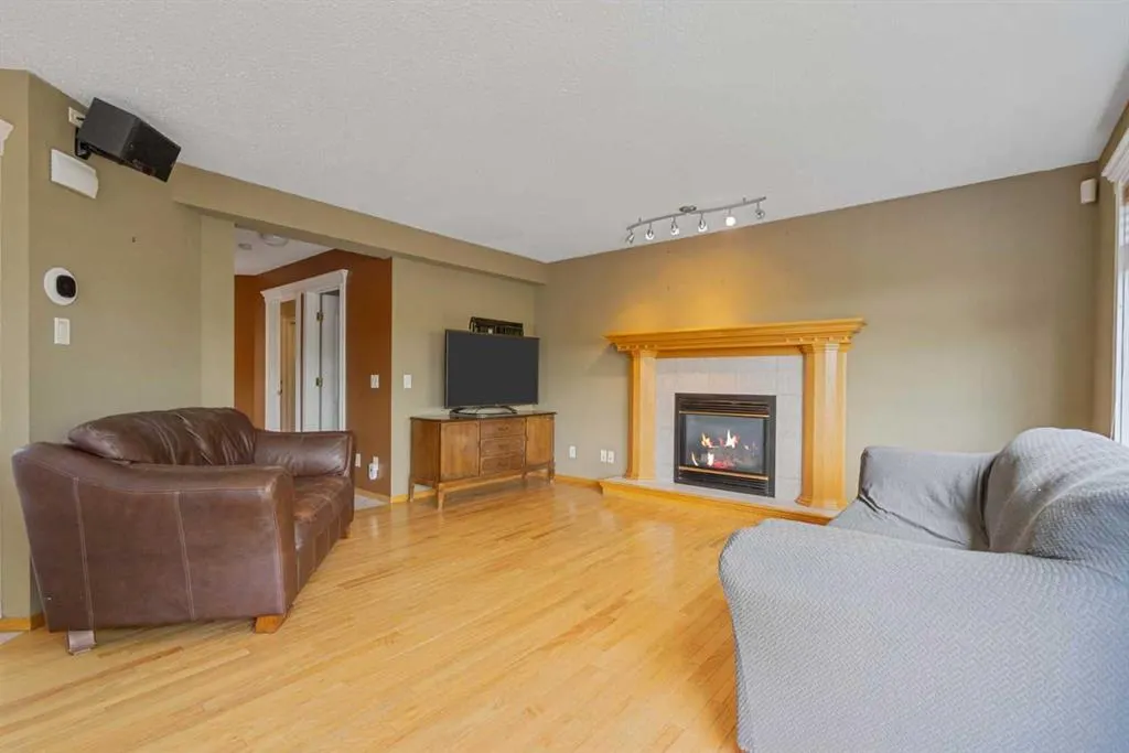175 Panorama Hills Close NW