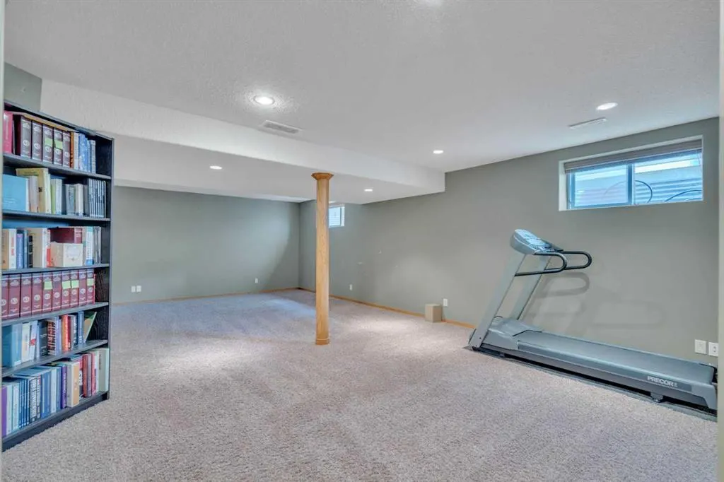 175 Panorama Hills Close NW
