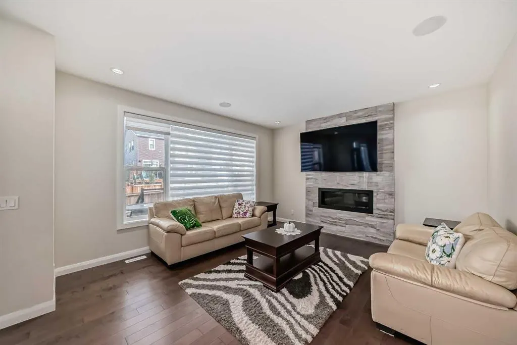 43 Evansglen Circle NW