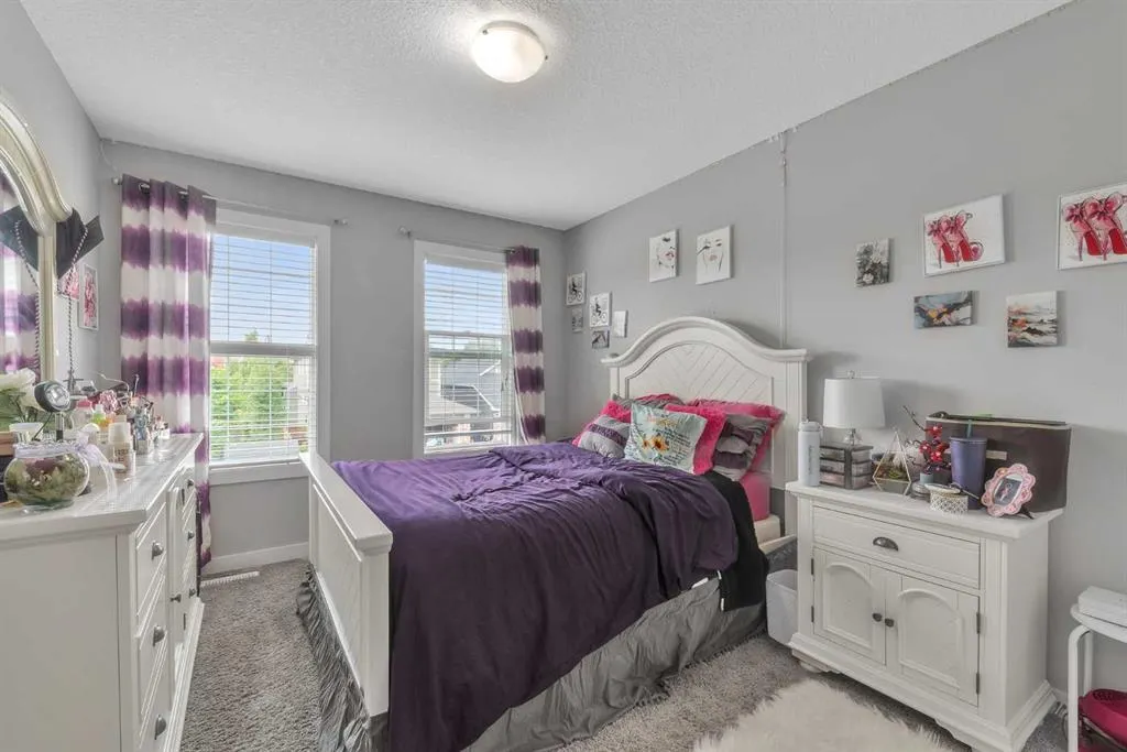 19 Mount Rae Heights