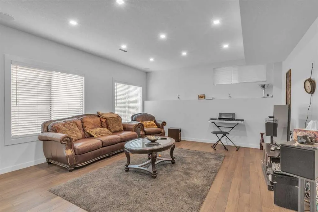 19 Mount Rae Heights
