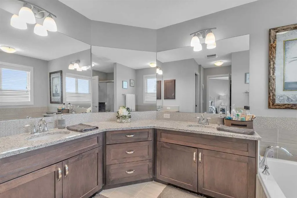 19 Mount Rae Heights