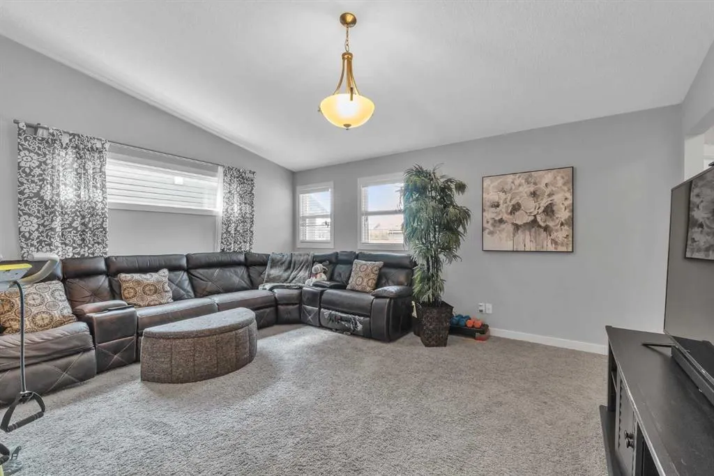 19 Mount Rae Heights