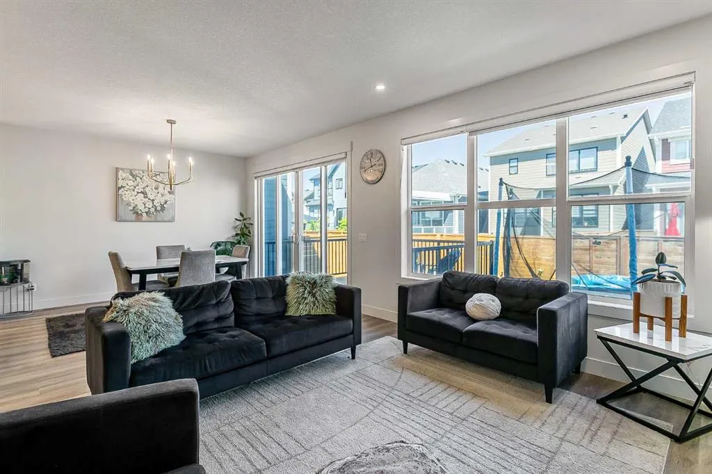 222 Arbour Lake View NW