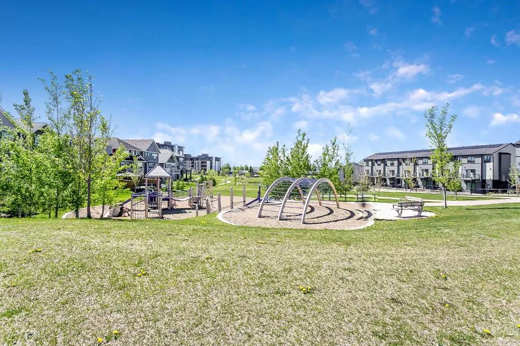 222 Arbour Lake View NW