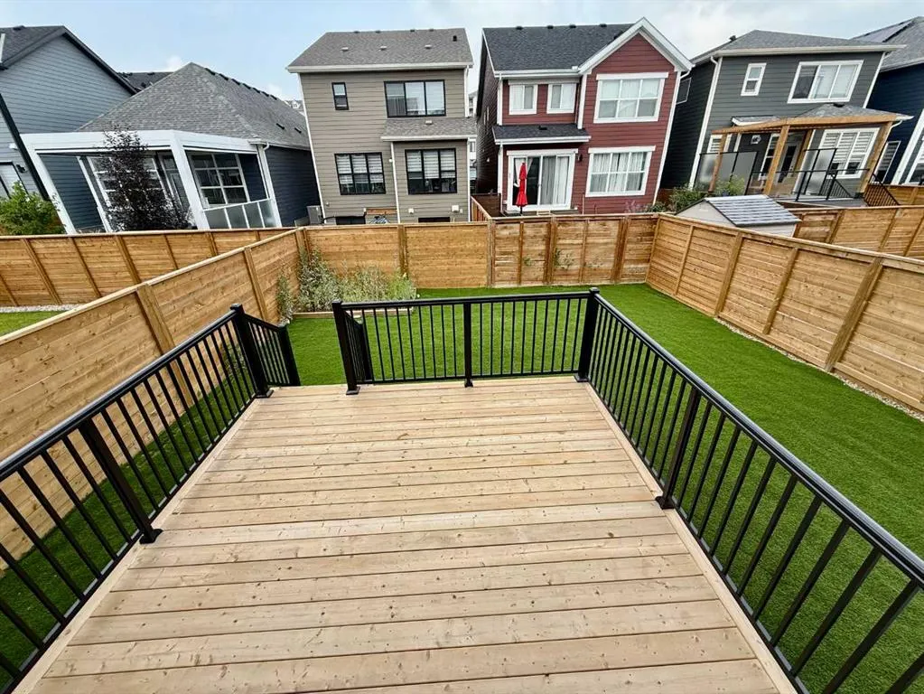222 Arbour Lake View NW