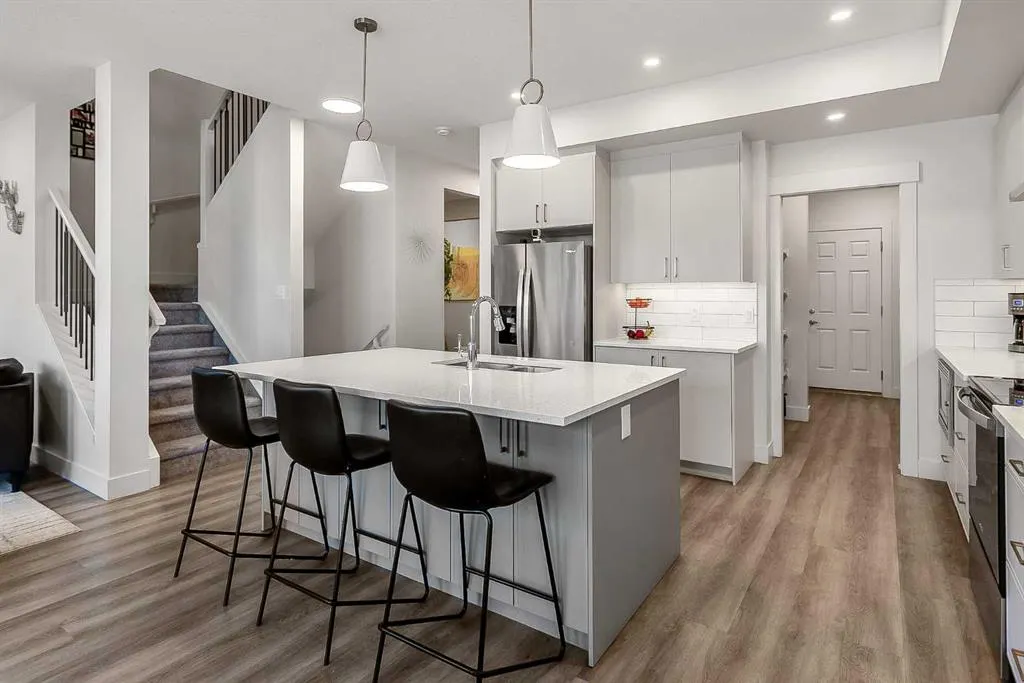 222 Arbour Lake View NW