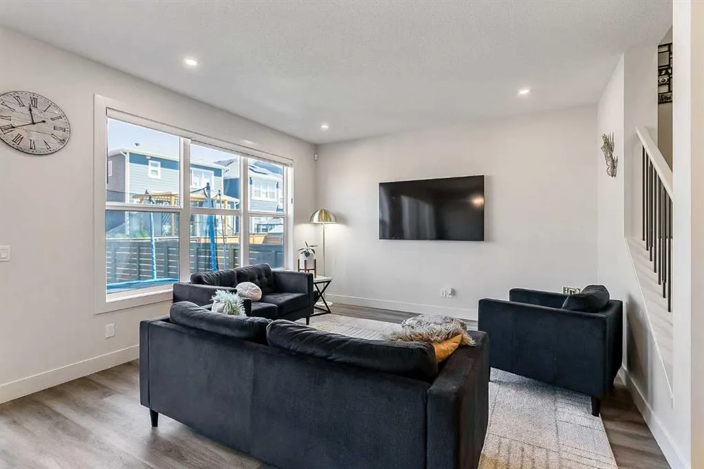 222 Arbour Lake View NW