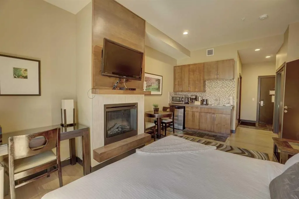 1818 Mountain Avenue, #106A