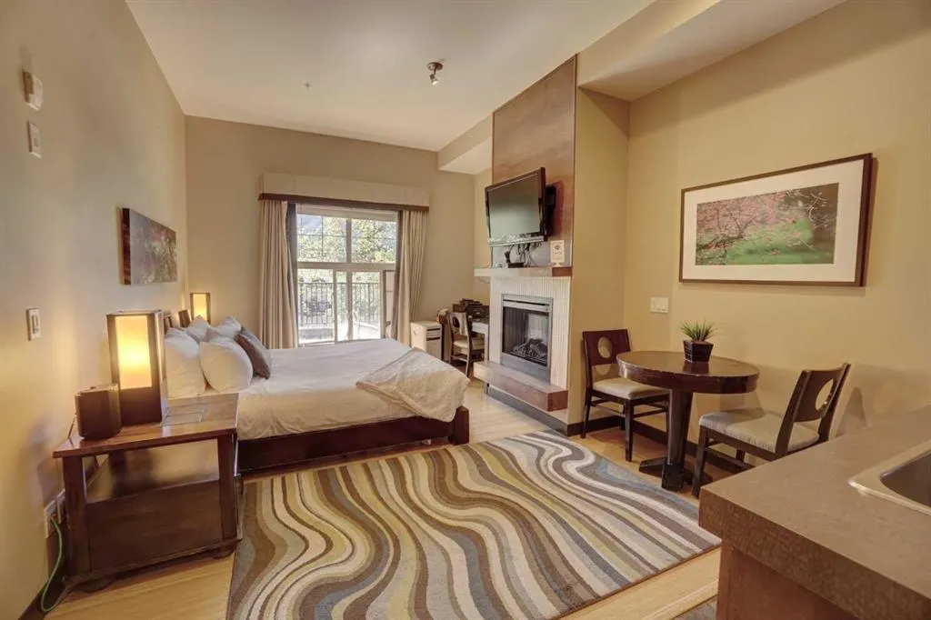 1818 Mountain Avenue, #106A
