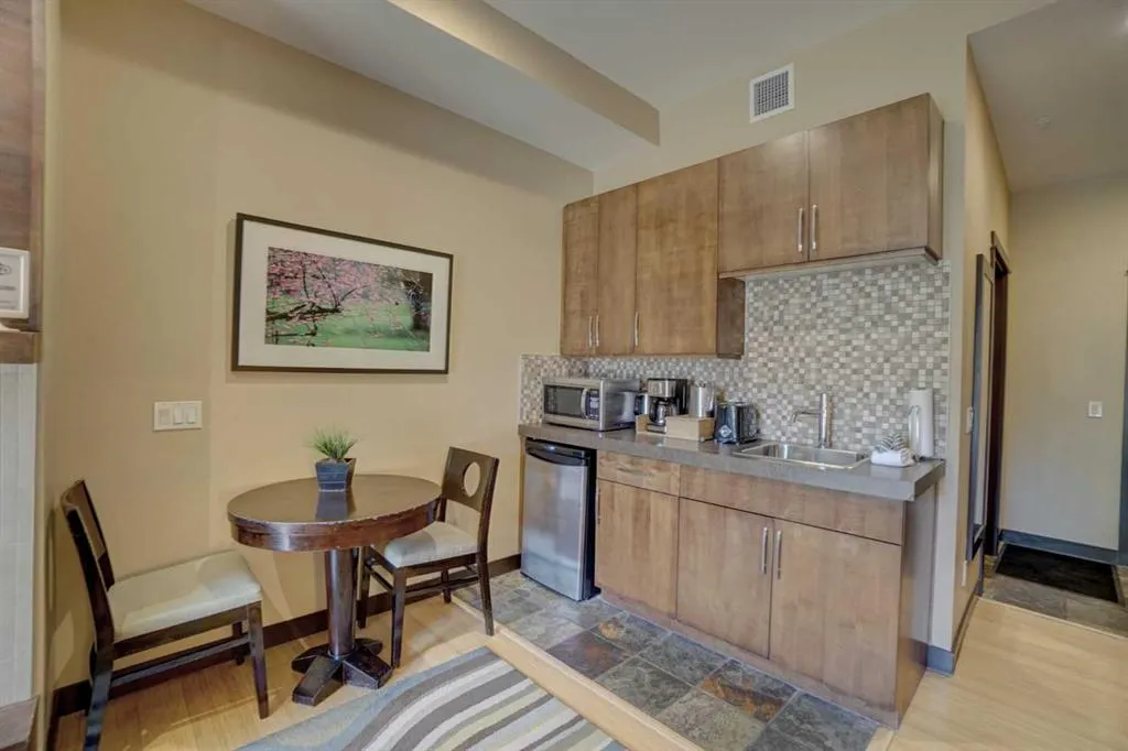 1818 Mountain Avenue, #106A