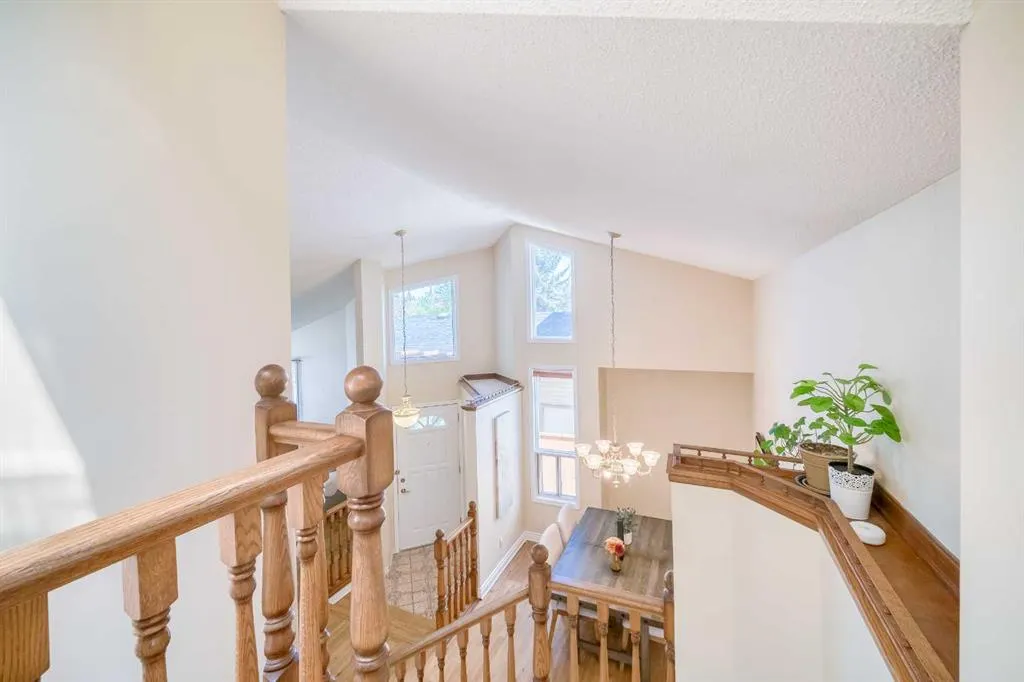 16 Sunhaven Way SE