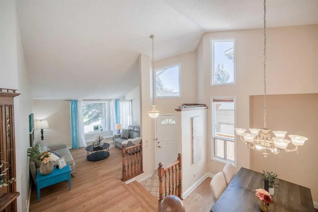 16 Sunhaven Way SE