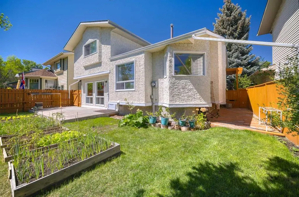 16 Sunhaven Way SE