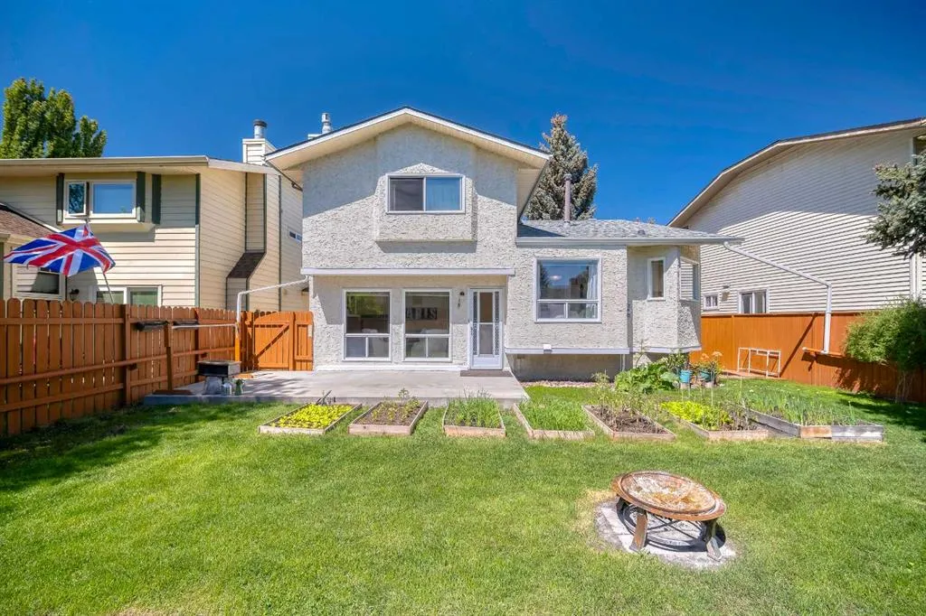 16 Sunhaven Way SE