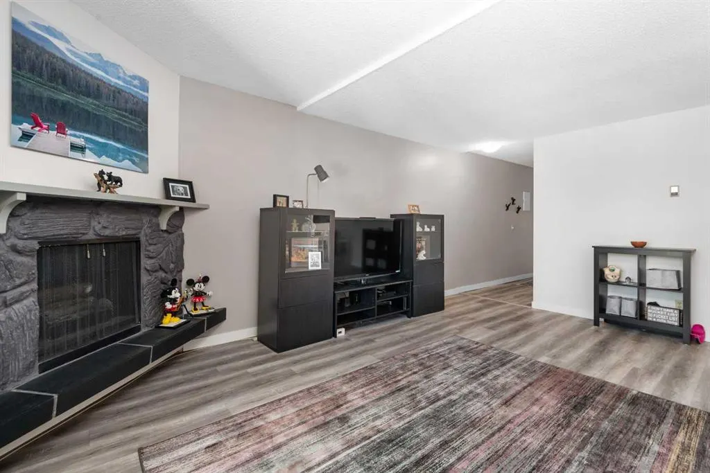 4001C 49 Street NW, #3201