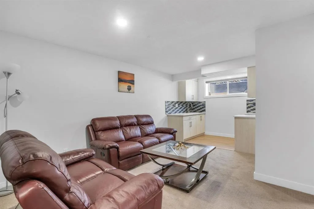 14 Redstone Mews NE