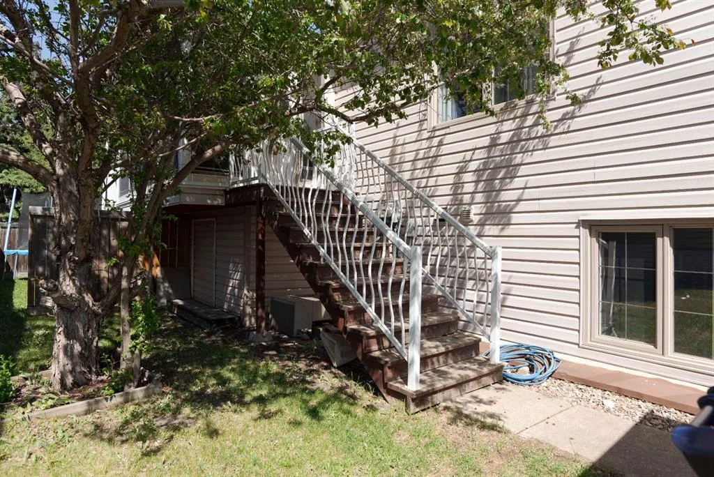 105 Whiteoak Garden