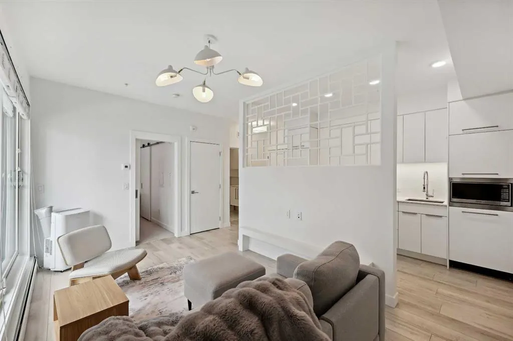 3125 39 Street NW, #207