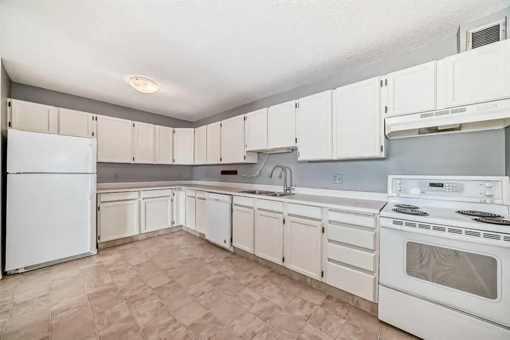 2611 1 Avenue NW, #206
