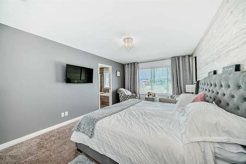 212 Auburn Meadows Crescent SE