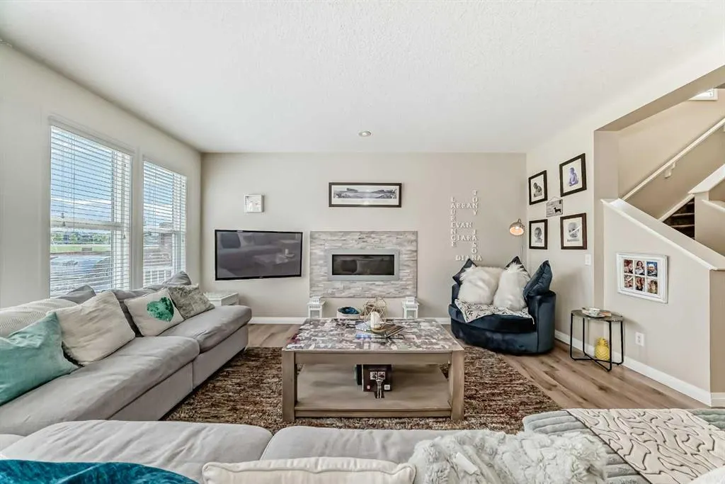 212 Auburn Meadows Crescent SE