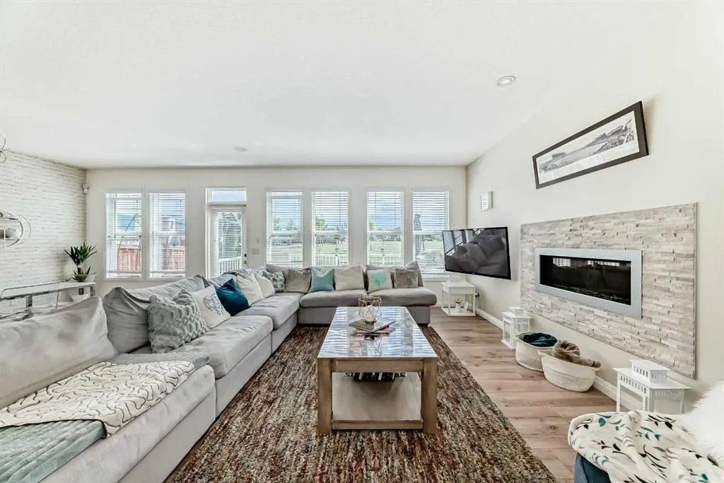 212 Auburn Meadows Crescent SE