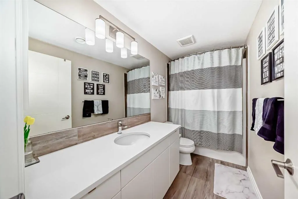 212 Auburn Meadows Crescent SE