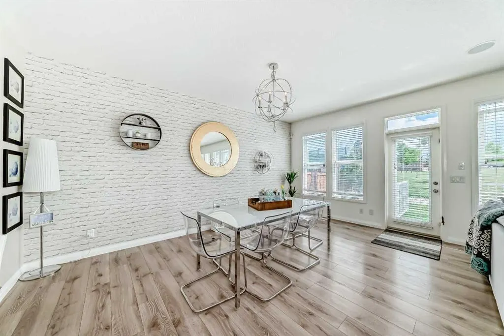 212 Auburn Meadows Crescent SE