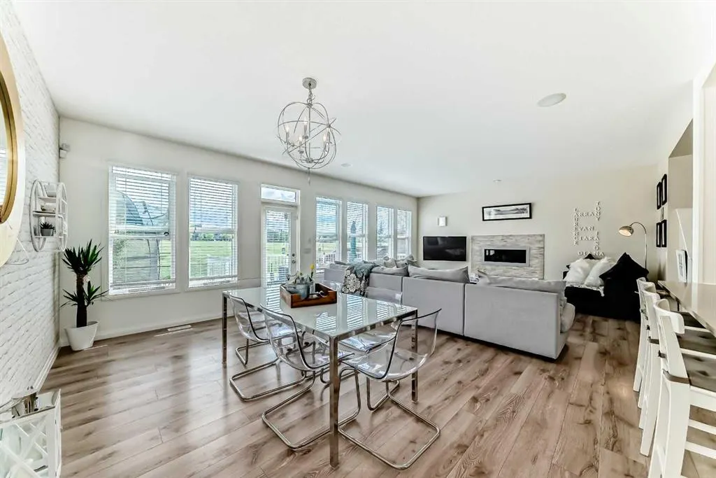 212 Auburn Meadows Crescent SE