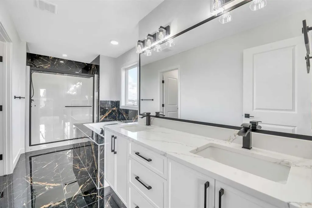 17 Lakes Estates Circle