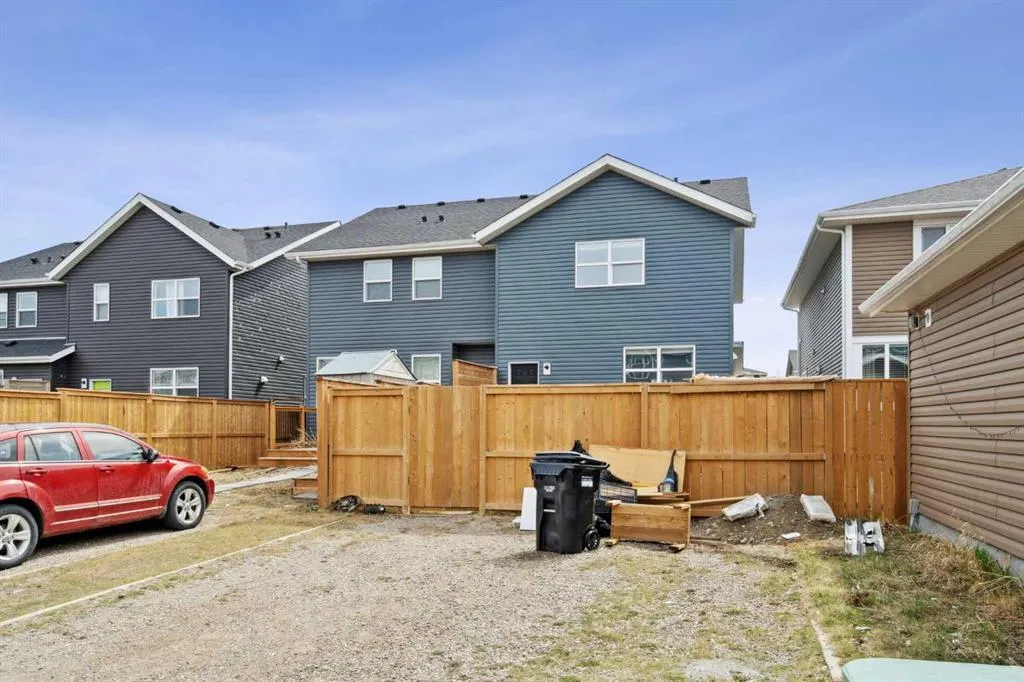 368 Redstone Drive NE
