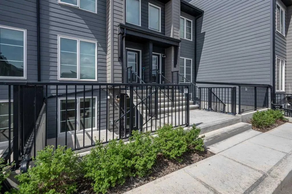 260 Rowley Way NW, #108