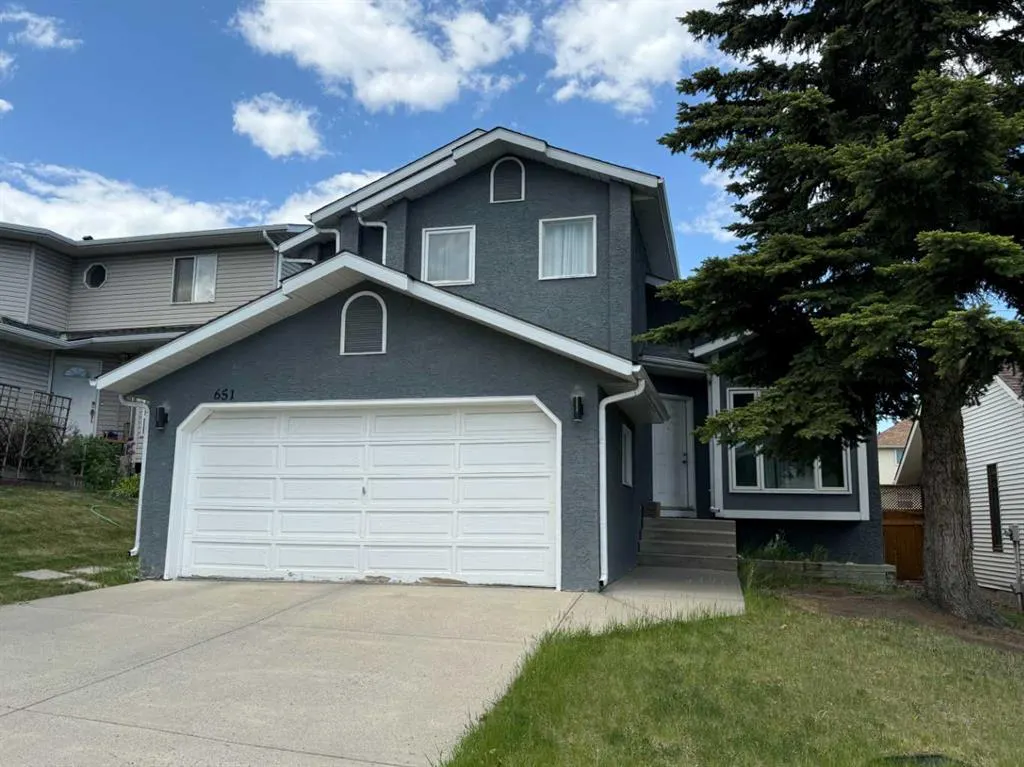 651 Macewan Drive NW